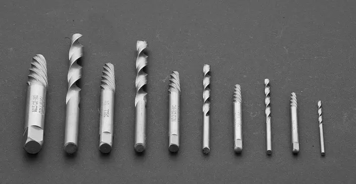 Kılavuz matkap uçlu kırık vida sökücüleri, 10 parça set