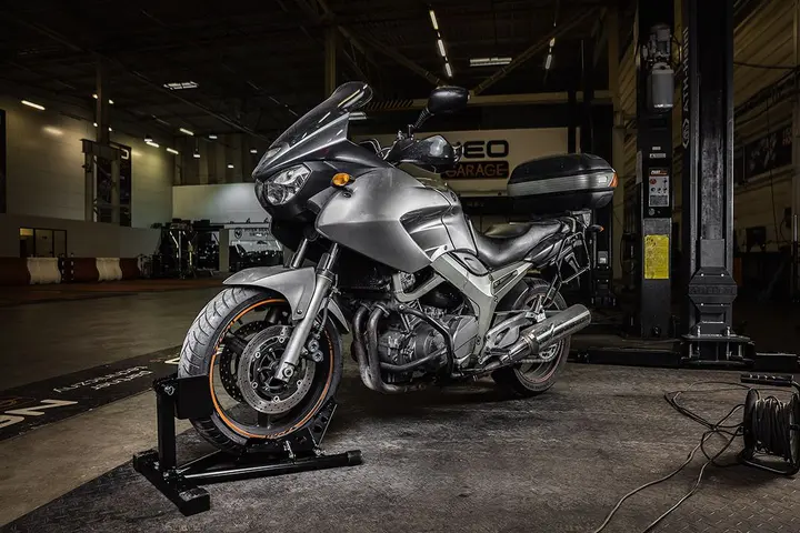 Motosiklet ön tekerlek standı