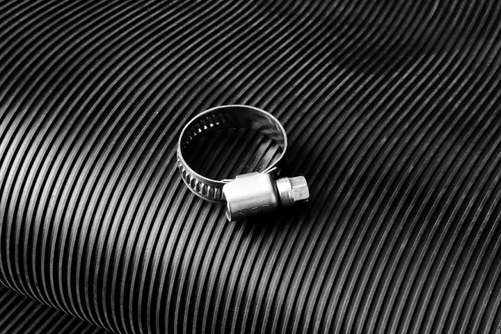 Sonsuz vidalı hortum kelepçesi 16-27/9 mm, W4, 3 adet