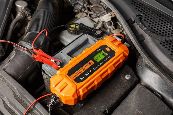Otomatik akü şarj cihazı 6A/100W, 3-150Ah, asit / AGM / GEL aküler için