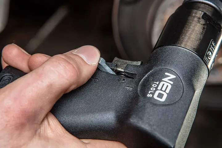 Pnömatik matkap 10 mm, 1800 rpm, ters yönlü, yumuşak tutamaklı