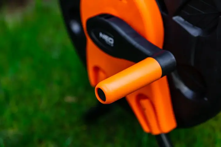 Bahçe hortumu standı, plastik, 60 m'ye kadar 1/2 hortum için
