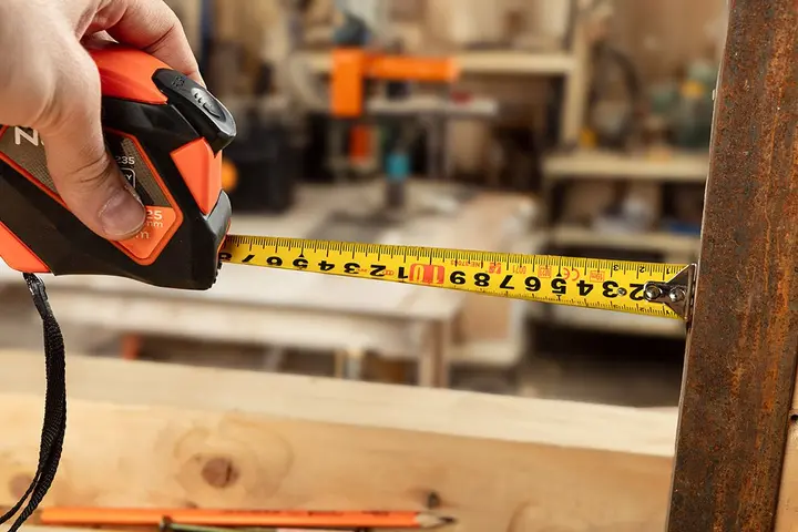 Geri sarılabilir çelik şerit metre 5 m x 25 mm, otomatik kilitli, durdurma düğmeli, mıknatıslı