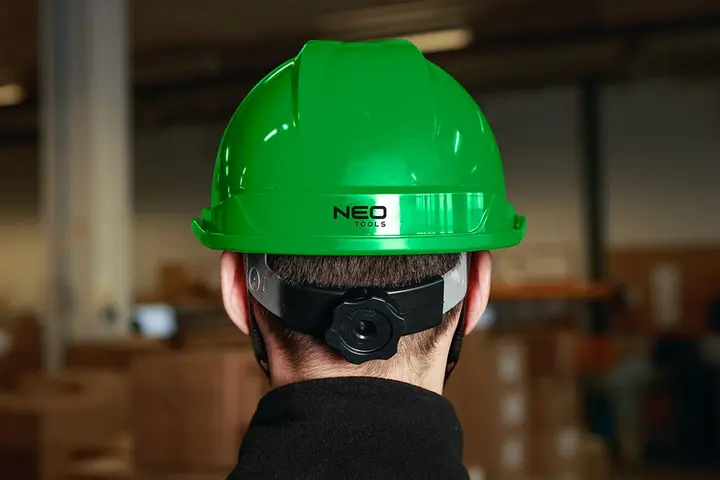 Çene kayışlı endüstriyel baret, yeşil