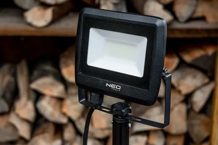 Tekli projektör 30W SMD LED 2550lm 230V, 1,8 m tripod üzerinde, kablolu